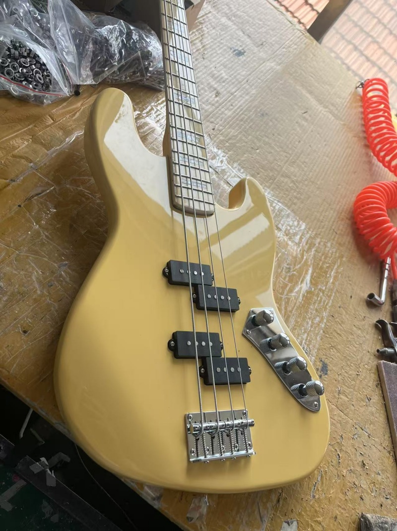 Bass Guitar Fretless - باس كهربائي مخصص مكون من 4
