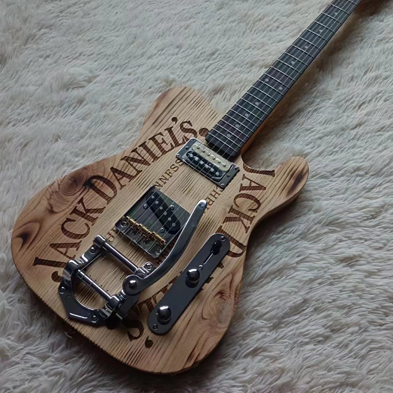مصنع صيني ينتج جيتار خشبي طبيع - مراجعة Bass Guitar Fretless وسعره