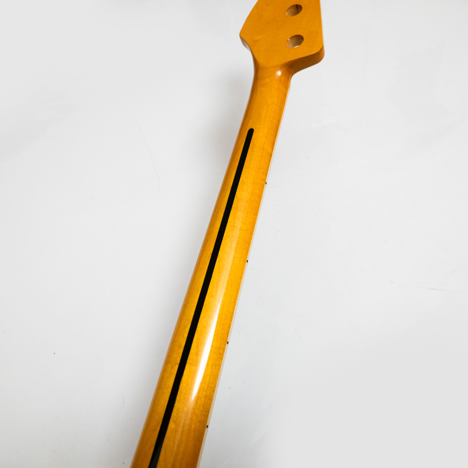 عنق جيتار باس بأربعة أوتار من  - مراجعة Bass Guitar Fretless وسعره